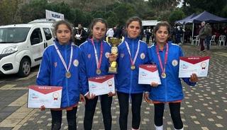 Atletizmde bir ilk: 4 kız kardeş k&uuml;rs&uuml;ye &ccedil;ıktı