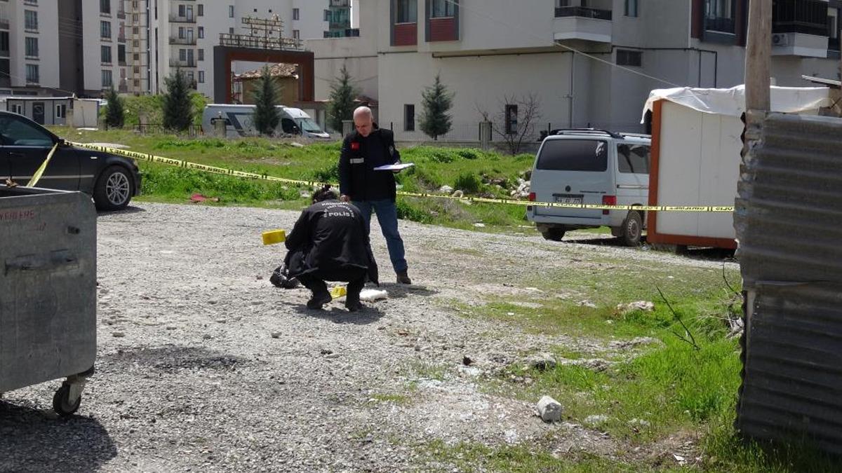 Malatya da &ouml;ğrenciler arasında bı&ccedil;aklı kavga! 5 yaralı 1