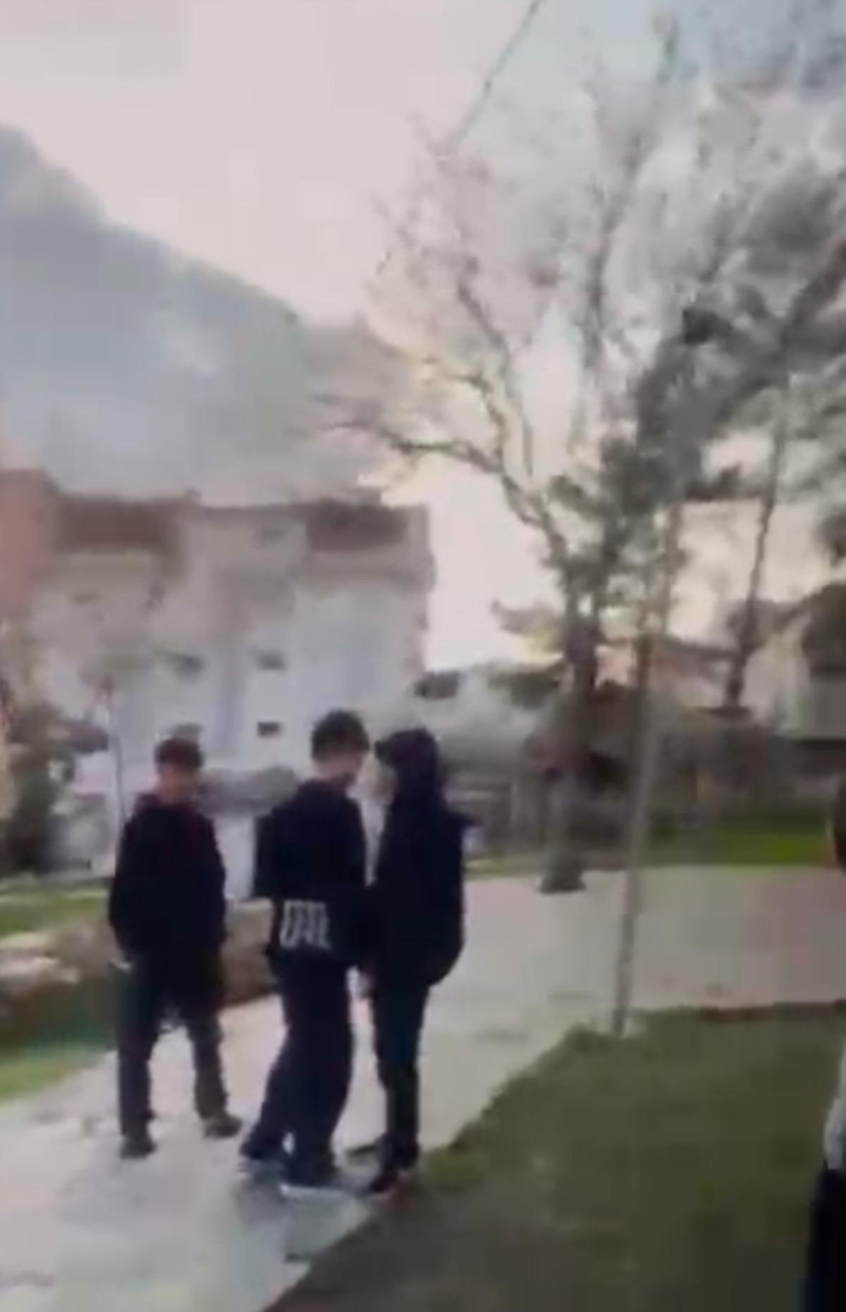 Yer Ankara! Yaşı hen&uuml;z 14... Akranını bı&ccedil;aklayıp videoya &ccedil;ektirdi! 1