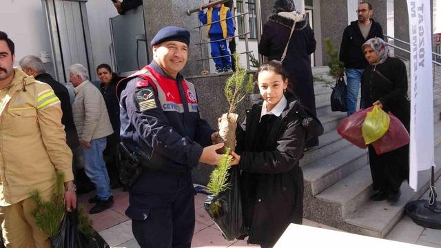 Yozgat&rsquo;ta 4 bin 500 adet fidan dağıtıldı 3