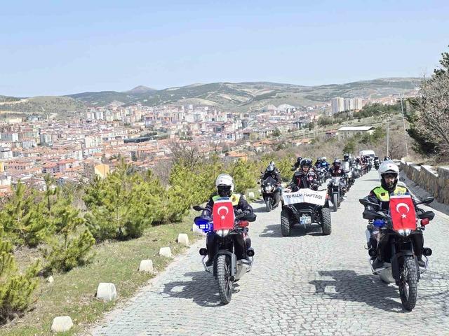 Motosiklet tutkunları &Ccedil;amlık Milli Parkı&rsquo;nda buluştu 4