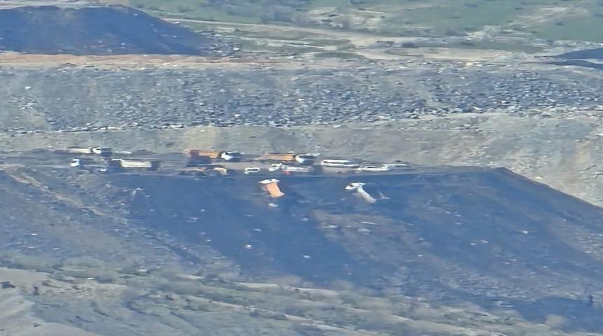 Şırnak&rsquo;ta hafriyat sahasında toprak kayması: Park halindeki 2 ara&ccedil; şarampole yuvarlandı