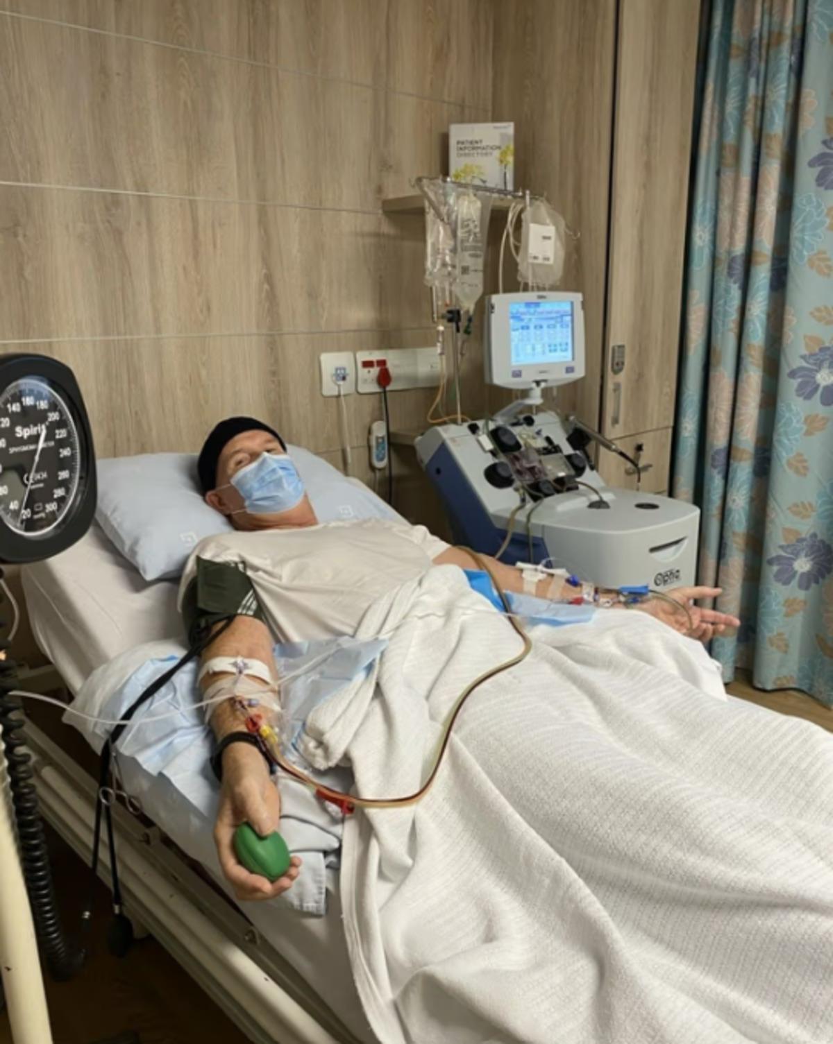 Doktorlar 6 ay &ouml;m&uuml;r bi&ccedil;mişti: Hastalıkla 7 senedir b&ouml;yle savaşıyor! 3