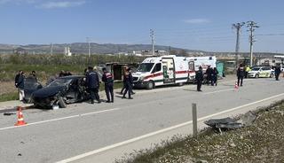 &Ccedil;ankırı'da 2 otomobil kavşakta &ccedil;arpıştı: 4 yaralı