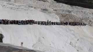 Pamukkale'yi 2 saatte 7 bin kişi ziyaret etti
