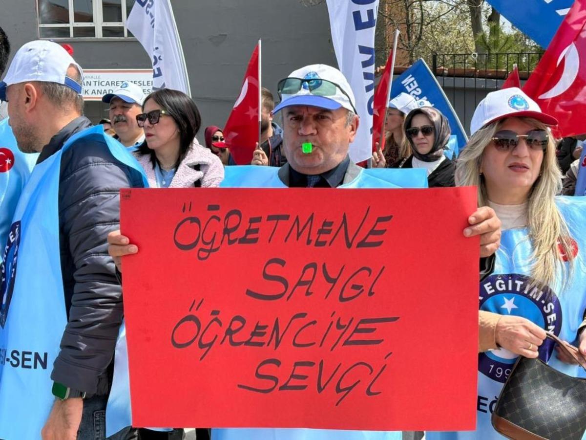 Eğitim sendikaları duyurdu: Öğretmenlerden 3 günlük iş bırakma kararı 3