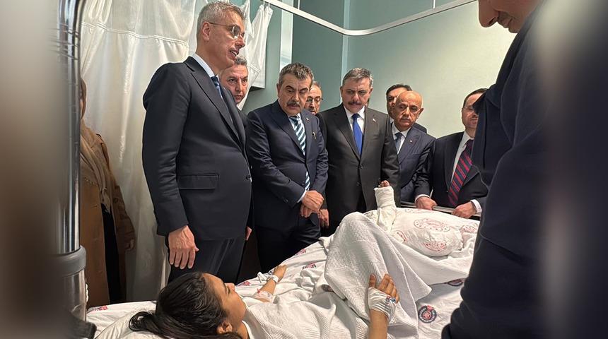 Kahramanmaraş'taki saldırıda yaralanan &ouml;ğrenci anlattı! "Can havliyle pencereden atladım"