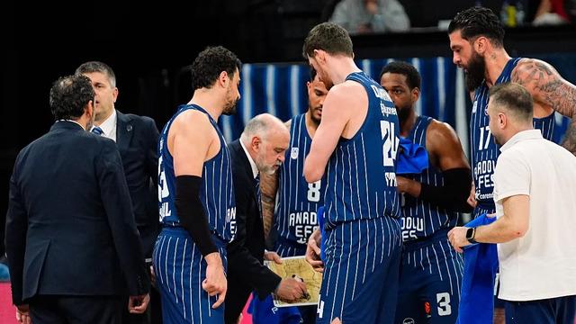 EuroLeague'den "maaş bütçesini aşan" Anadolu Efes'e para cezası