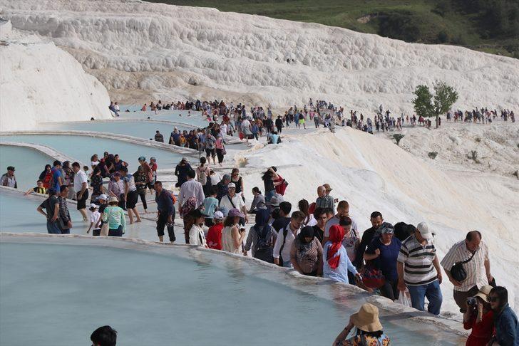 Bedava giriş için oraya akın ettiler!  G1