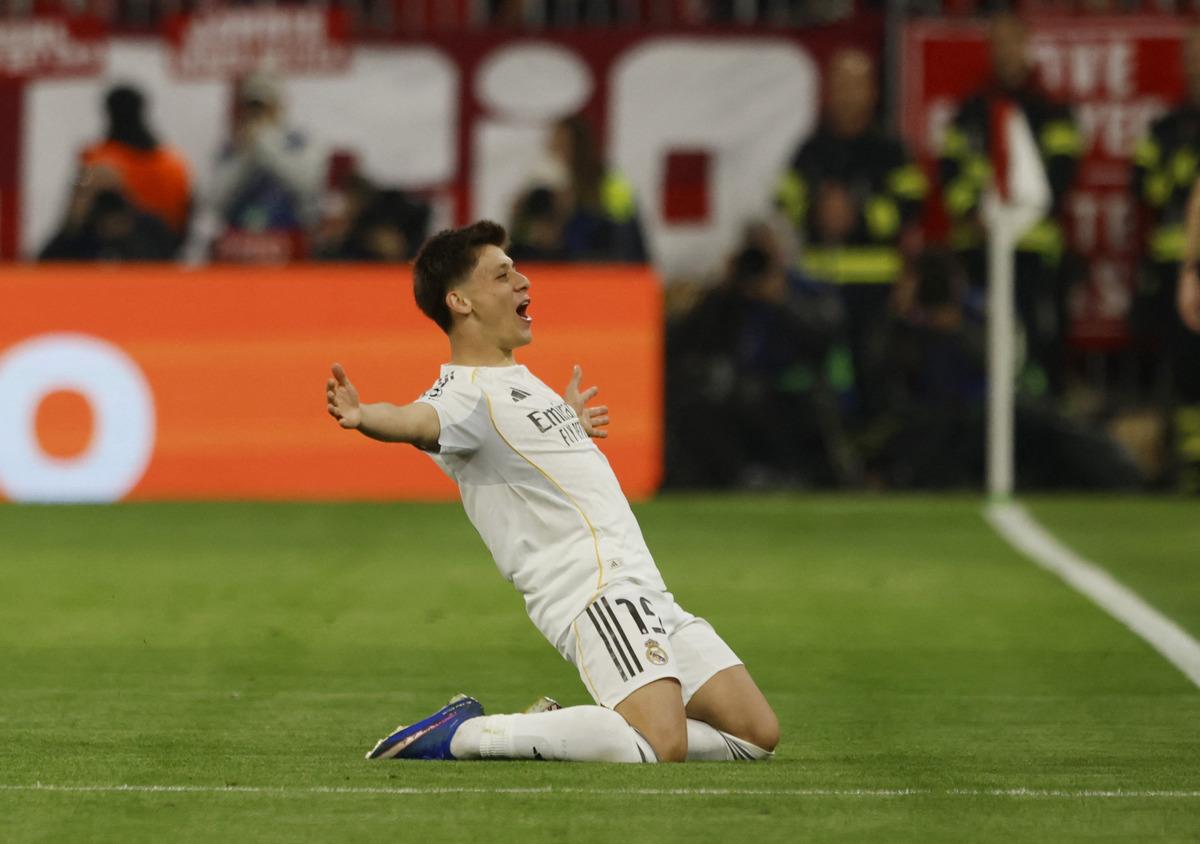 Tüm dünya bu maçı konuştu! Arda Güler tarihe geçti, maç sonu sinir krizi geçirip atıldı: Perez soyunma odasına indi 1