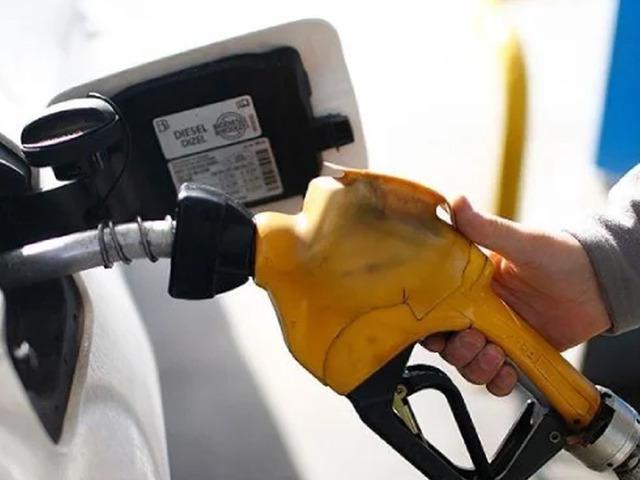 Akaryakıt indirimi tabelaya yansıdı:  İşte g&uuml;ncel benzin, motorin ve LPG fiyatları