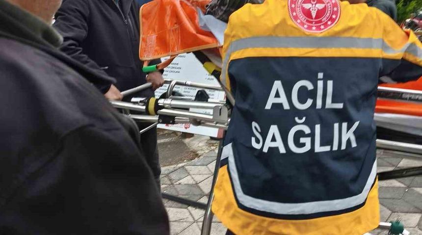 Burdur&rsquo;da &ccedil;ay bah&ccedil;esinde bı&ccedil;aklı kavga: 1 yaralı