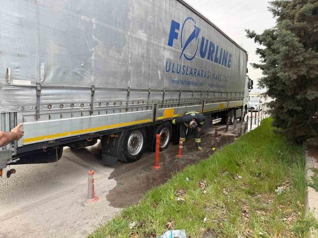 Lastiği patlayan tır yanmaktan son anda kurtarıldı 1