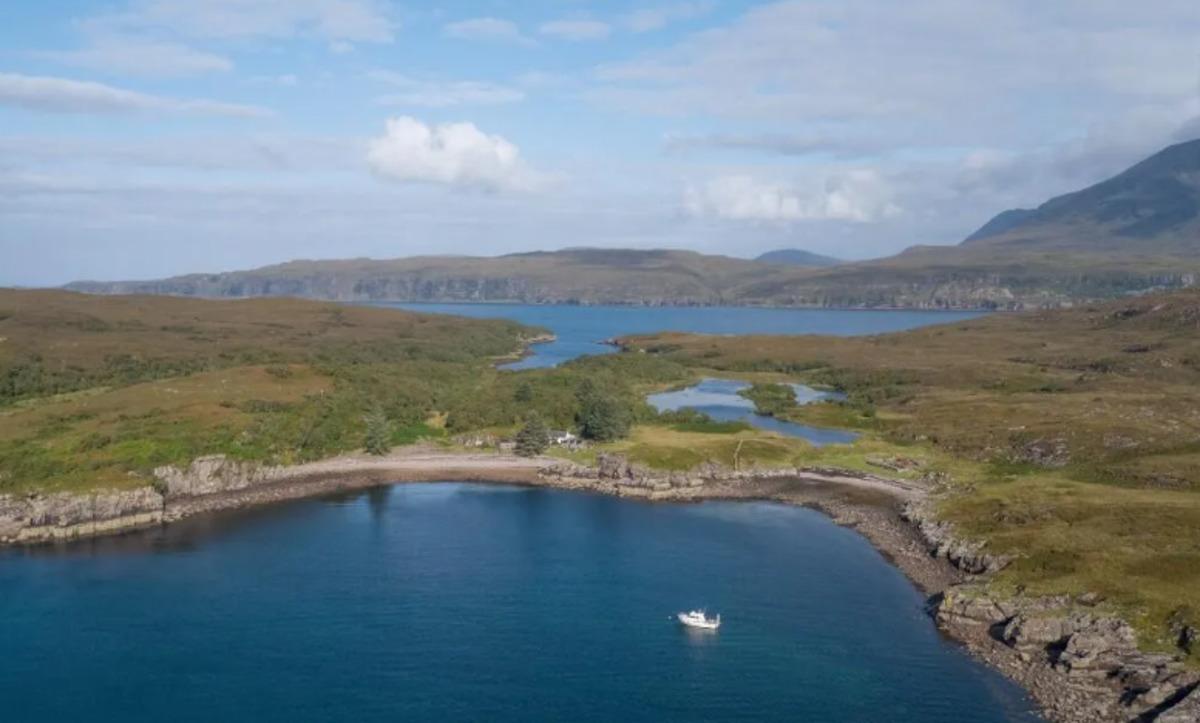 Evi alan adanın da sahibi oluyor! İstanbul da apartman dairesi fiyatına İngiltere de ada 3