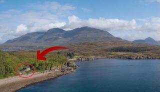 Evi alan adanın da sahibi oluyor: D&uuml;nyanın "en yalnız ev"i!