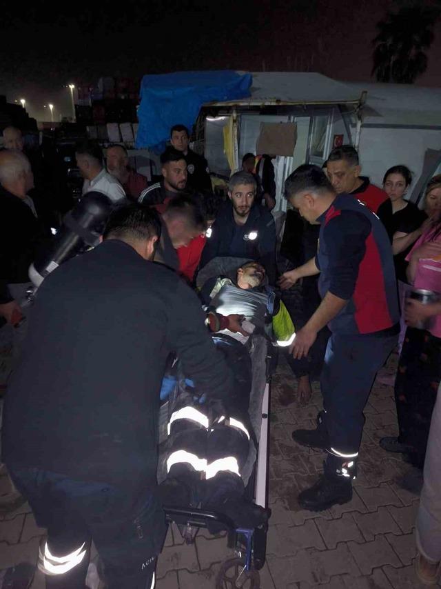 İskenderun&rsquo;da konteyner yangınında 2 kişi dumandan etkilendi 5