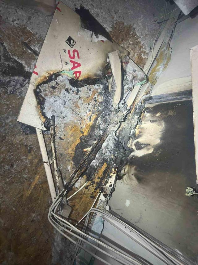 İskenderun&rsquo;da konteyner yangınında 2 kişi dumandan etkilendi 4