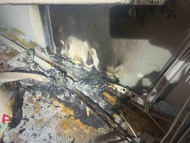 İskenderun&rsquo;da konteyner yangınında 2 kişi dumandan etkilendi 1