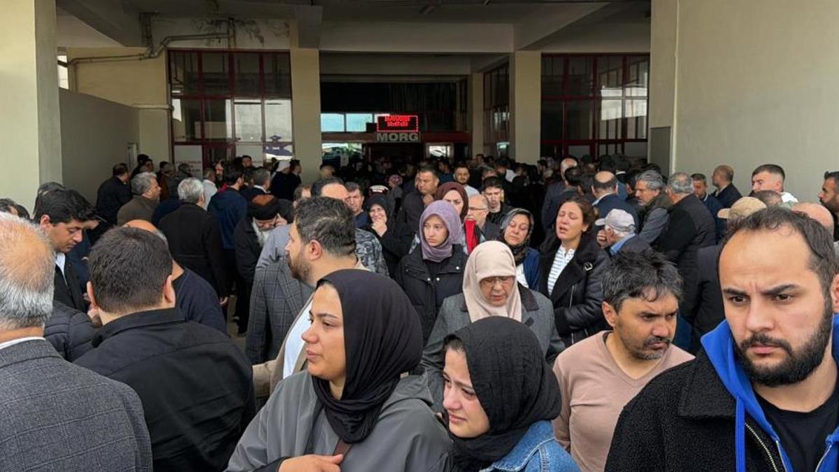 Acı bekleyiş! Sıra sıra isimleri okunuyor... Okul saldırısında hayatlarını kaybedenlerin cenazeleri ailelere teslim edilmeye başlandı 2