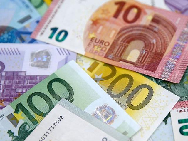 Euro rekor kırdı, dolar da y&uuml;kselişte!