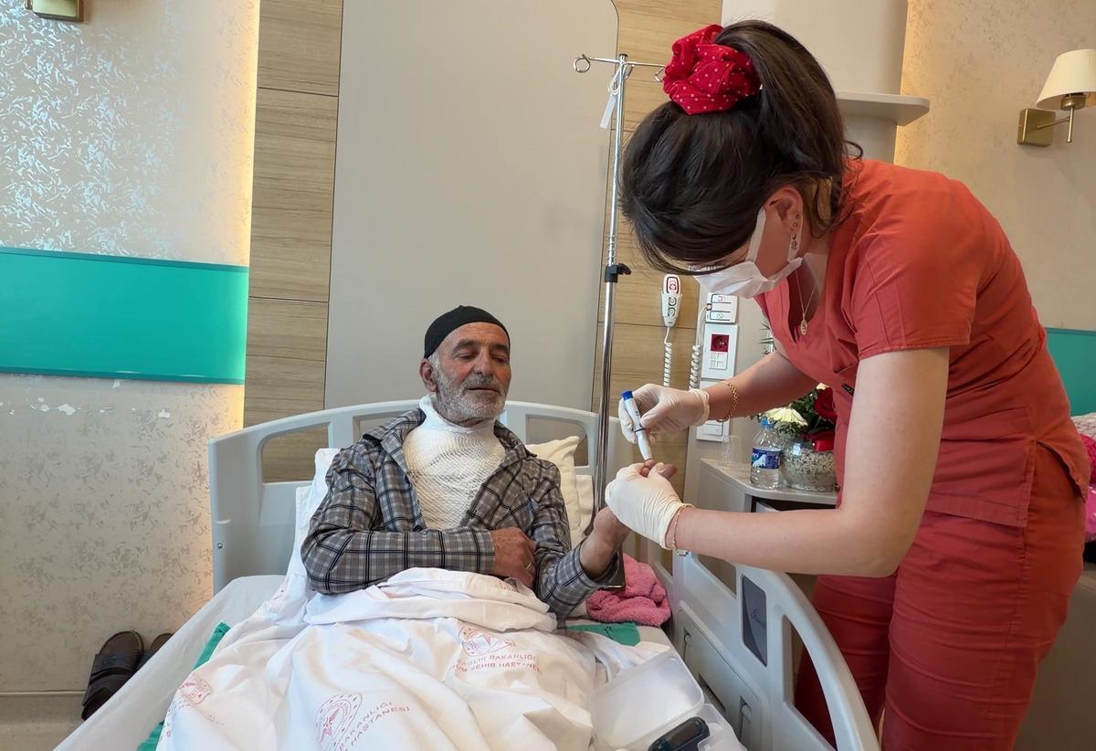 Kendi tamir etmek istedi: Üzerine kaynar su döküldü, vücudu yandı! 2