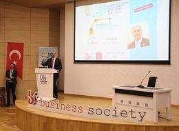 İş dünyasının liderleri İZÜ’de gençlerle buluştu