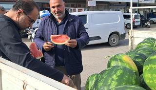 Sezonun erkenci ilk karpuzu: Kilosu bakın ne kadar