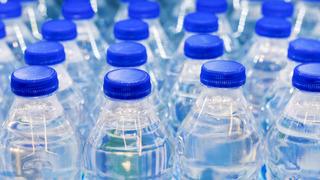 Pet şişeleri tekrar tekrar kullananlara çöpe atın uyarısı! Nasıl üretiliyor?