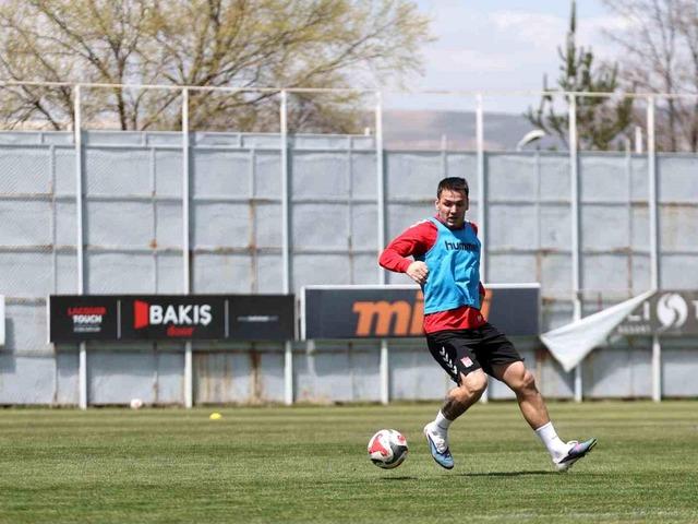 Sivasspor&rsquo;da Rey Manaj idmanlara başladı