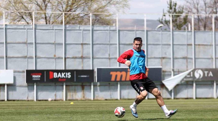 Sivasspor&rsquo;da Rey Manaj idmanlara başladı