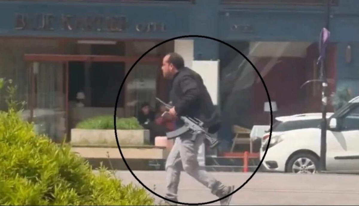 Diyarbakır daki meydanda silah sesleri! Polis &uuml;zerine atladı 1