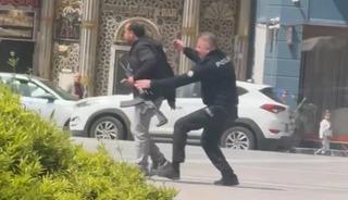 Diyarbakır'daki meydanda silah sesleri! Polis &uuml;zerine atladı