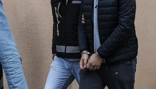 80 karat değerli taşları satmaya &ccedil;alışırken yakalandılar!