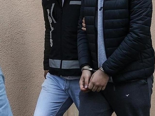 80 karat değerli taşları satmaya &ccedil;alışırken yakalandılar!