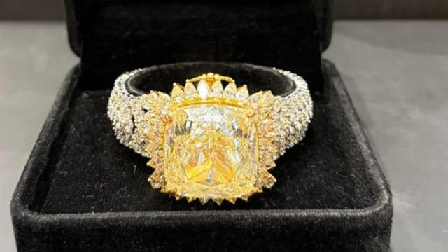 Kapalıçarşı’da 80 karat değerli taşları satmaya çalışırken yakalandılar!