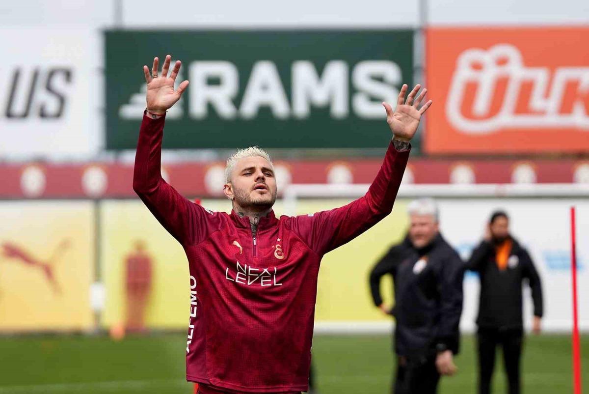 Galatasaray&rsquo;dan taraftarlara a&ccedil;ık antrenman 3