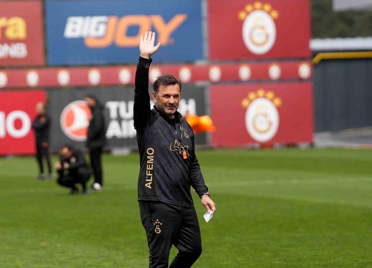 Galatasaray&rsquo;dan taraftarlara a&ccedil;ık antrenman 2