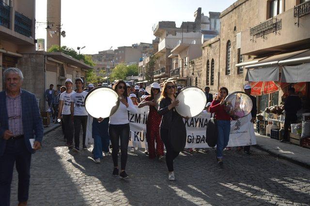 Tarihi Mardin’de ‘Turizm Haftası’ korteji