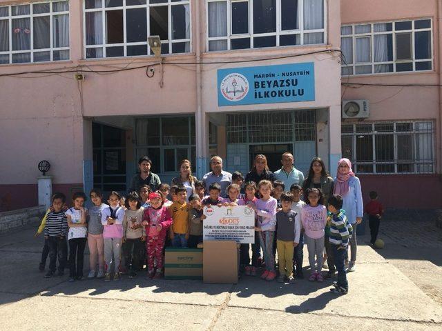 Nusaybin Belediyesi okullara bilgisayar dağıttı