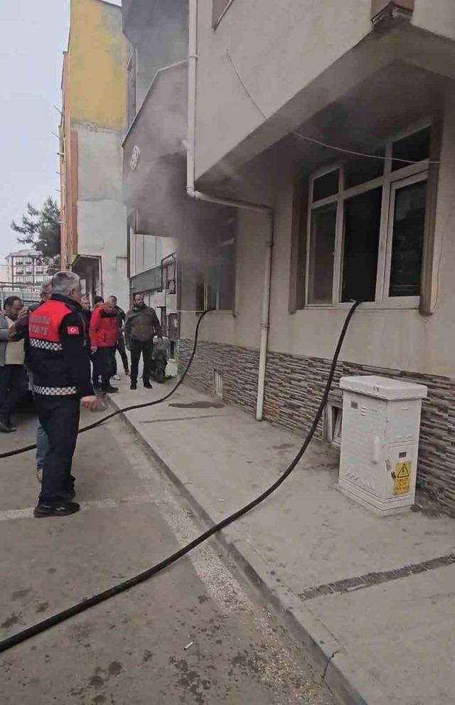 Gelibolu&rsquo;da apartmanda &ccedil;ıkan yangın korkuttu 3