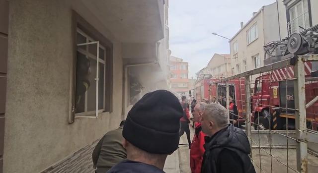 Gelibolu&rsquo;da apartmanda &ccedil;ıkan yangın korkuttu 1