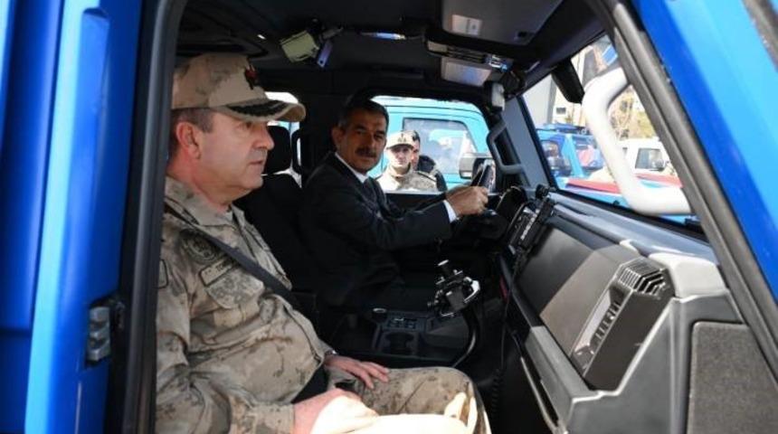 Şırnak&rsquo;ta zırhlı ara&ccedil;lar hizmete alındı