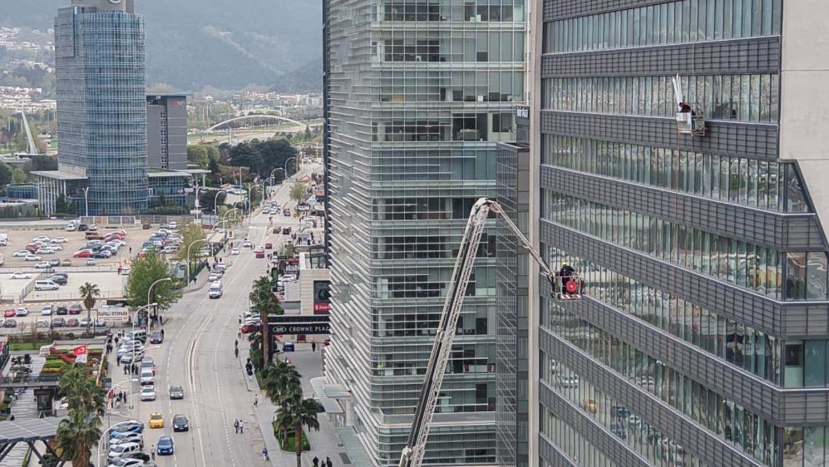 22 katlı hastanede can pazarı! Ekipler seferber oldu, kurtarma çalışması saatlerce sürdü 2