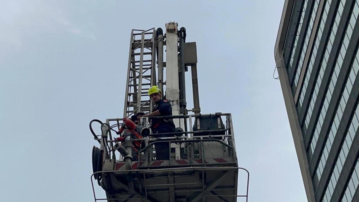 22 katlı hastanede can pazarı! Ekipler seferber oldu, kurtarma çalışması saatlerce sürdü 3