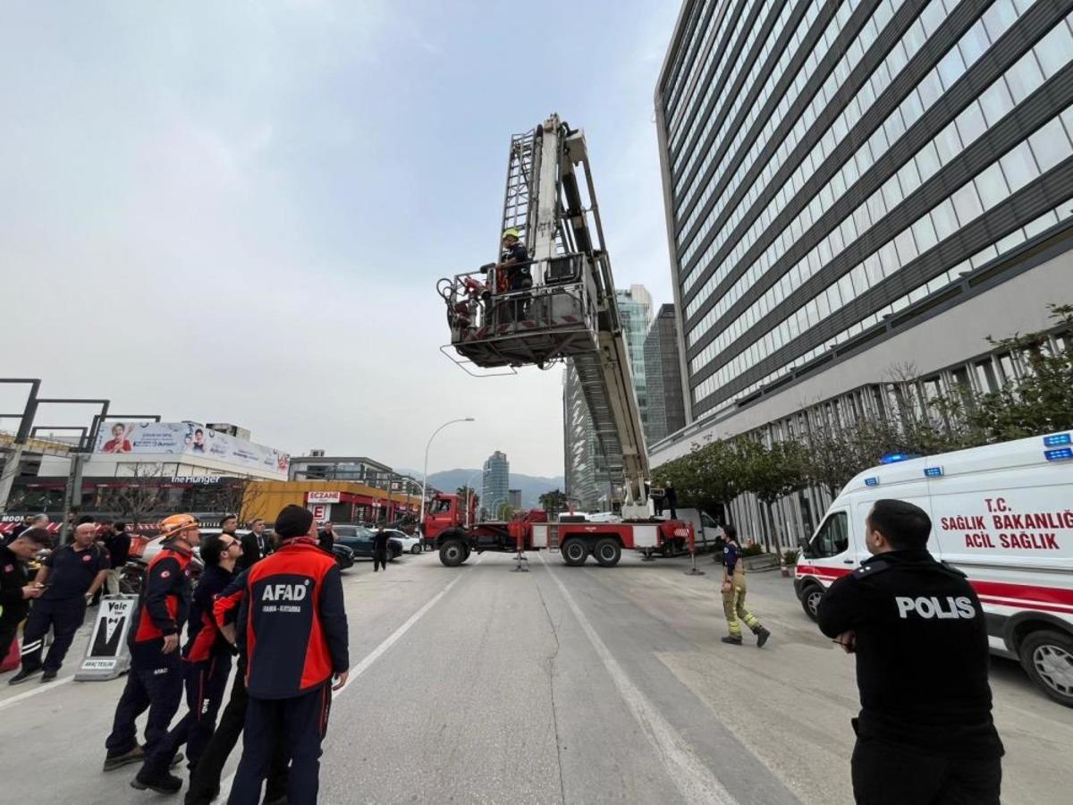 22 katlı hastanede can pazarı! Ekipler seferber oldu, kurtarma çalışması saatlerce sürdü 4