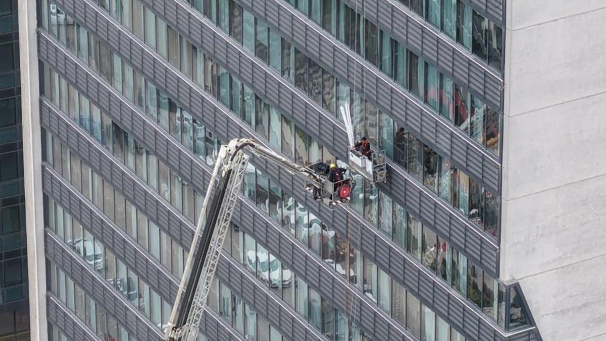 22 katlı hastanede can pazarı! Ekipler seferber oldu, kurtarma çalışması saatlerce sürdü 8