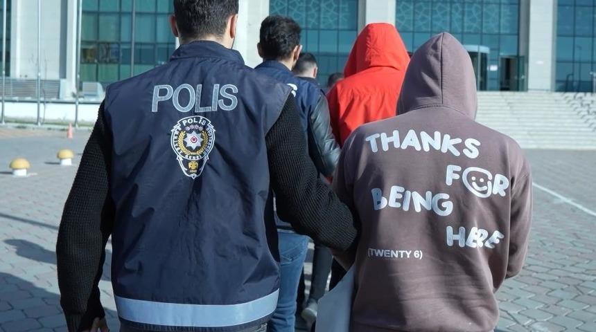 Kırıkkale'de 1,4 milyar liralık yasa dışı bahis vurgununa 8 g&ouml;zaltı