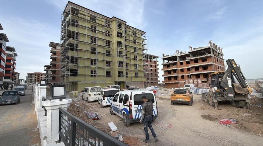 Eskişehir'de asans&ouml;r boşluğuna d&uuml;şen sıva ustası hayatını kaybetti