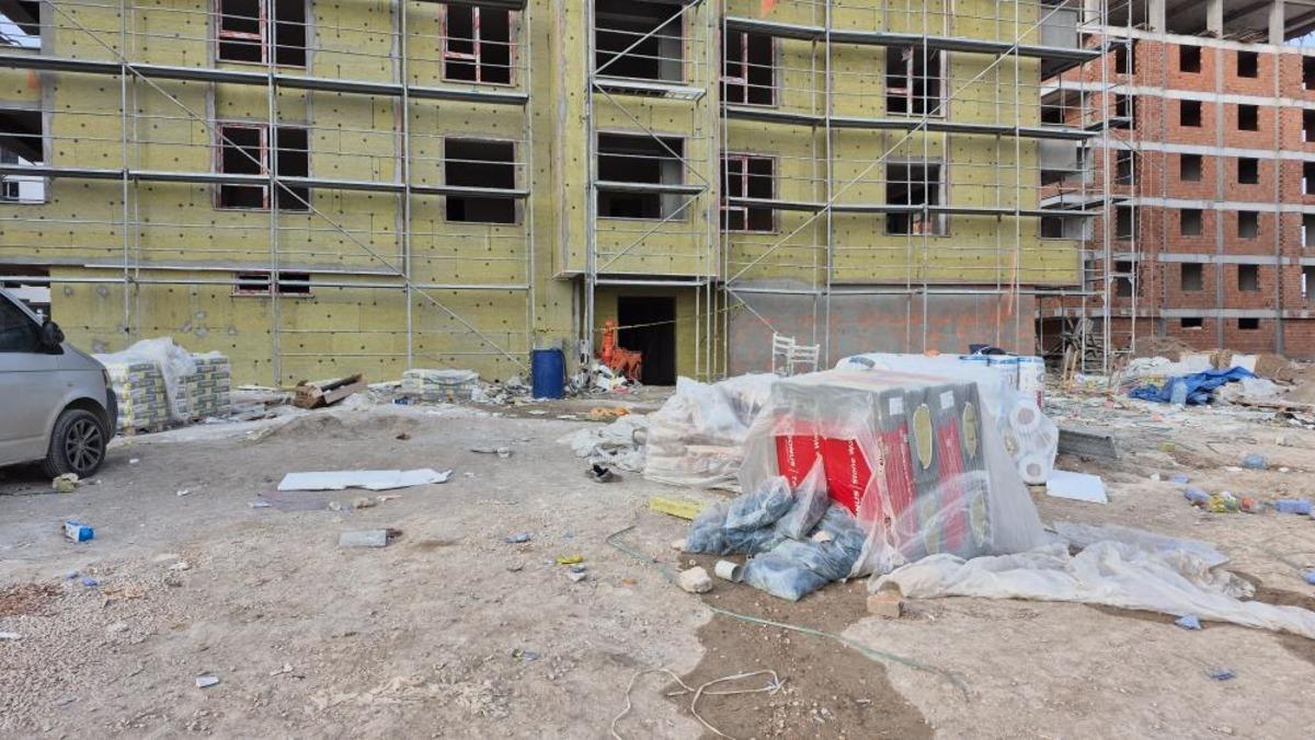 Eskişehir de asans&ouml;r boşluğuna d&uuml;şen sıva ustası hayatını kaybetti 1