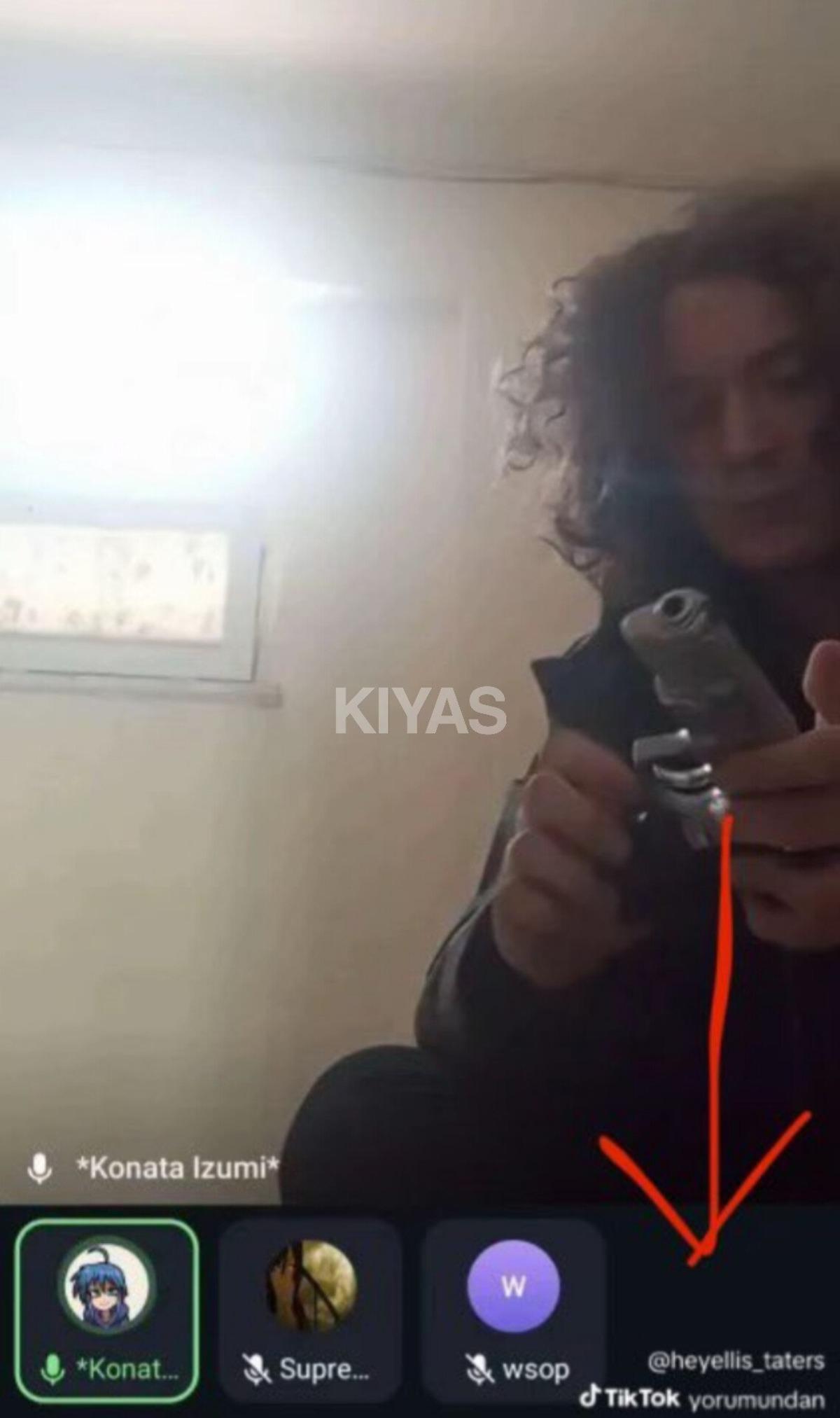 Okul saldırısının katiline ait yeni g&ouml;r&uuml;nt&uuml;ler: Polis kıyafeti, silahlar... 3